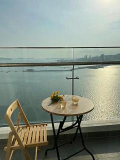 SkyLux 2BR Residence Sea View - 9