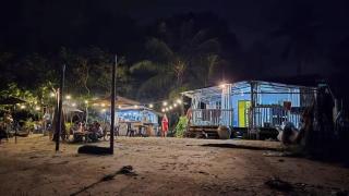 Aura Bluewave Beach House and Mini Beach Cafe - 9