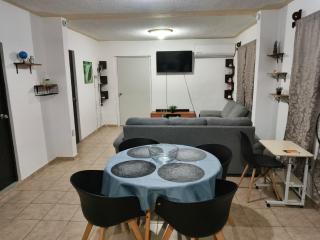 SweetHome con amplio y fresco patio - 9