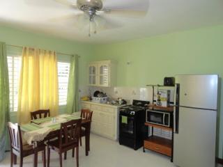 Beach Access, 1 Bed 1 Bath in Coral Garden - 6