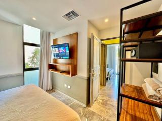 2 Bedroom Apartment Steps From the Sea! - 8