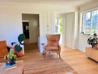 Sunlit Venice Beach Bungalow - Walled in Yard - 7