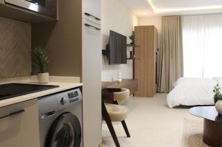 Modern East Legon Studio with Private Balcony - Accra - 4