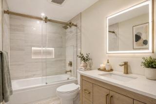 Bright 2 Bedroom Apartment at Keefer Place City Views - 4