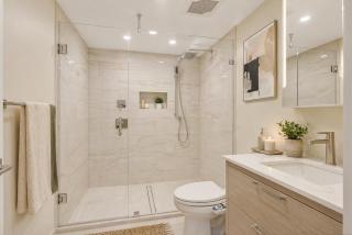 Bright 2 Bedroom Apartment at Keefer Place City Views - 2