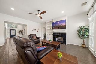 Houston Lake Retreat Pool Lake Front Spa - 4