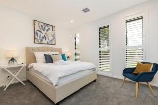 Your Stylish Townhouse Getaway - 1