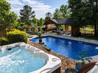 Lakefront 6BR house with Pool, Game Room & Private Pier - 5