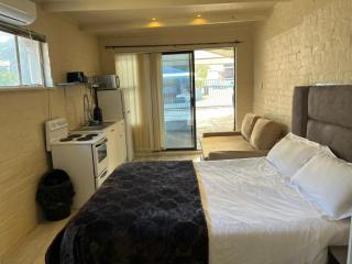 Cozy Calm Apartment with Pool - 8