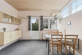 Close To The Sea Bright Apartment In Arnager - 6