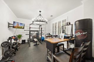 Austin Epic Stay Yoga Gym BBQ Yard WiFi Games - 6