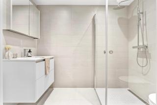 Modern Sunny Apartment with Private Balcony and Parking - 3