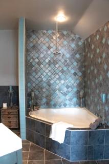 Modern, Waterfront Bungalow with Parking & Jacuzzi, 3 blocks to Beach - 8