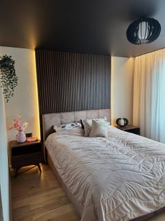 Modern City Apartment with River View - 8