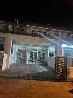 Staychill Permai Homestay - 0