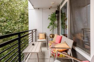 Riverwalk Balcony Views Walk to Pearl Pool Parking Option 2 Free Parking - 1