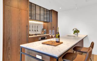 The Queensbridge - Level 51 Apartment with City Skyline Views - 2