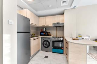 Free housekeeping visits during your stay - StayShort - Relaxing 1 Bedroom in Dubai South that Sleeps 2 - 5