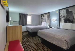 Super 8 by Wyndham Yankton - 4