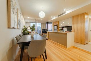 Lux 20th floor 2br 2bath, Infinity Pool, Gym, Wifi - 9