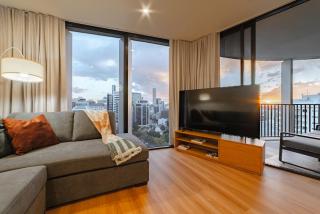 Lux 20th floor 2br 2bath, Infinity Pool, Gym, Wifi - 5
