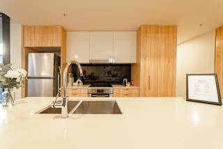 Lux 20th floor 2br 2bath, Infinity Pool, Gym, Wifi - 1