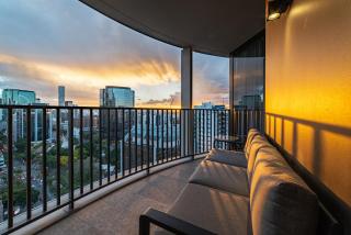 Lux 20th floor 2br 2bath, Infinity Pool, Gym, Wifi - 2