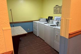 Days Inn by Wyndham Sault Ste Marie MI - 5