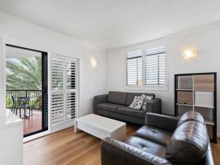 Bright 2-Bed Retreat Near Brisbane CBD - 7