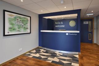 Travelodge Wakefield Woolley Edge M1 Northbound - 8