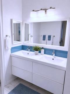 SolMar Breeze - 1BR Condo at North Coast Village - Heated Pools, Hot Tubs & Steps to Beach, Oceanside Harbor and Pier - Oceanside - 2