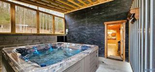 Southern Comfort Retreat with a private hot tub - 8