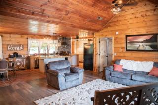 Southern Comfort Retreat with a private hot tub - 5
