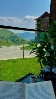 Balcony with Mountain View Steps from Ski Lift 50m - 1