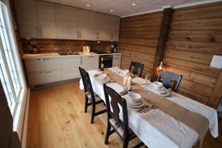 Lakeside Lodge - 9