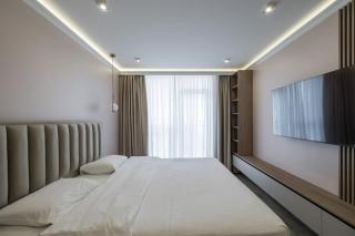 Elegant Apartment with Stunning View - 9