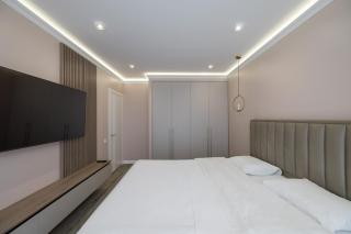 Elegant Apartment with Stunning View - 4