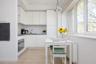 Functional & Modern Apartment Close to the Capitol Theater by Noclegi Renters - 1