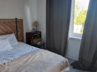 Hillside view house with garden, private parking, quiet location - 12 min to Old town anytime, Long stays welcome - 9
