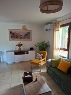 Maison climatisée avec piscine privée et jardin - 8