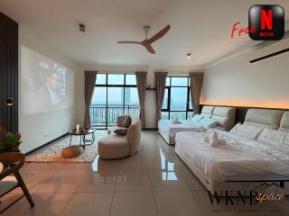 Molek Regency by theWKNDspace - 120inch cinema with bathtub 2 queen beds - 5