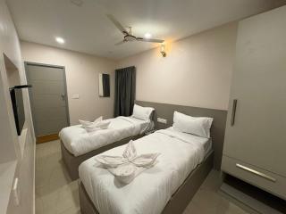 HOTEL ROYAL KING Near Express Avenue Mall, EA Chambers, Australian Consulate, - 3