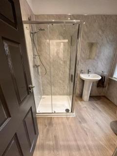 Apartment Sleeps 4 with Wifi - 2
