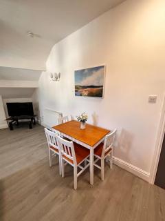 Apartment Sleeps 4 with Wifi - 5
