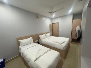 HOTEL ROYAL KING Near Express Avenue Mall, EA Chambers, Australian Consulate, - 4