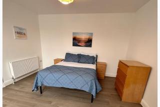 Apartment Sleeps 2 with WiFi - 5