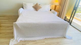 Newly renovated luxury, modern style Waikiki Sunset Hotel Ocean view Freeparking - 8