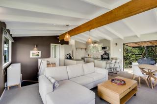 Kaitoke Vista - Raglan Holiday Home - 1