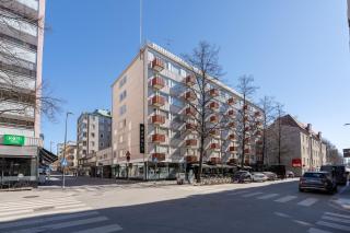 Top Floor Luxury - 2BR Scandi Home in City Center - 5