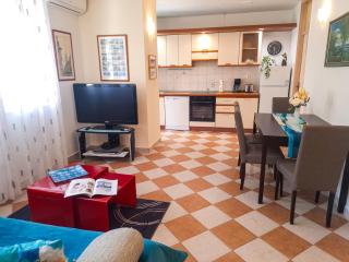 Ideal Location Split Apartments - 3